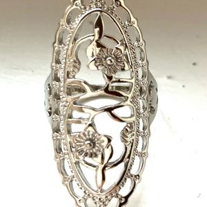 Cut out Filigree Floral Giant Slender Oval Silver Plated Ring 7. NWOT